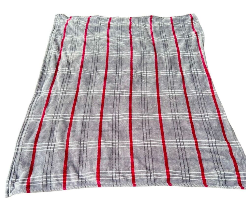 Cozy Grey and Red Plaid Fleece Throw Blanket – Soft Tartan Check Winter Blanket